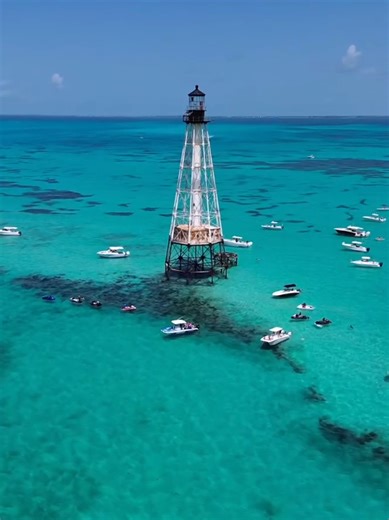 Make memories that dive deeper 🌊 Snorkel the Keys, explore hidden treasures, and experience island life like never before. Book your next adventure through the experiences pages on our website. Link in bio. 🎥 | @‌thehaileykendall | Islander Resort