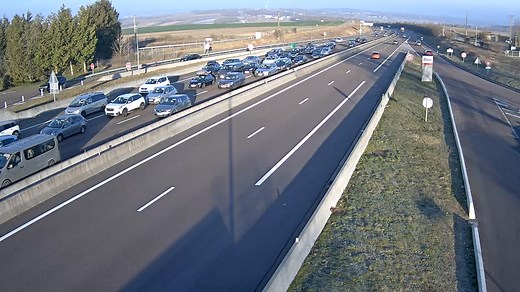 Bouchon sur l'autoroute A6 entre Auxerre et Avallon direction Lyon. | Autoroutes Info Trafic France
