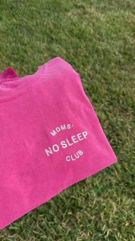 Moms No Sleep Club T-shirt: Tired Mom Gift, Fun Mama T-shirt - Etsy
