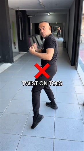 137K views · 3.9K reactions | When throwing the lead uppercut, drop your weight slightly to your back foot, rotate your hip, and drive through the ball of your lead foot #boxing #boxingtraining #fblifestyle | Boxing Style | Facebook