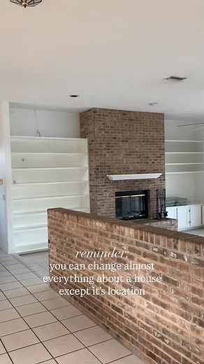 This 1980’s home came with a pool AND an intercostal view 😍 It hadn’t been updated in years, so it had some vintage elements that we loved (hello brick fireplace and huge windows), and others that had to go (goodbye old appliances and grimey white tile). When looking for a flip, we always prioritize location over EVERYTHING! It’s much easier to change the vibes than to move a house 😉 | Surf Girls Design Flips