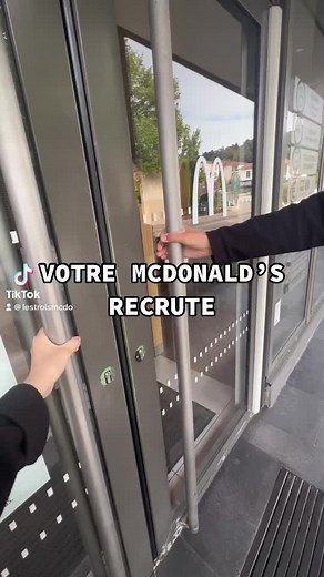 📣 RECRUTEMENT 📣 Votre McDonald's™ préféré recrute ! Vous êtes dynamique, souriant(e), avez un bon contact client et esprit d'équipe ? Alors rejoignez notre équipe ! 🤝 Pour POSTULER : 📩 Déposez votre CV et une lettre de motivation en restaurant 📲 Ou ﻿directement sur mcdonalds-recrute.fr . À très vite dans l'aventure McDo ! 👋 #mcdonalds #mcdo #pourtoi #foryou #recrutement