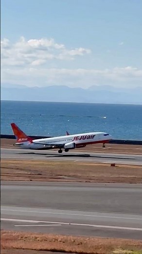 The aircraft of JEJU AIR is taking off at Centrair, Japan! チェジュ航空の旅客機がセントレアで離陸🛫