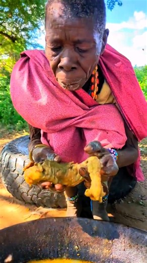 African Village Women Enjoying Traditional Cooking & local food.🍲 #shortsfeed #villagelife