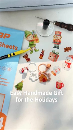 TeckWrapCraft| TeckWrap Brand on Instagram: "Easy hand made gift for Christmas🎄 Materials -TeckWrap inkjet printable shrink sheet translucent -Flatten tool(Freebie with every shrink sheet purchase) -TeckWrap craft tool set -Inkjet printer -Heat gun #teckwrapvinyl #smallbusiness #shrinkplastic #keychain #shrinkydink #diy #xmas #christmas #giftidea #craft"