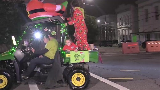 Live coverage of the City of Franklin’s Christmas Under the Lampposts Golf Cart Parade, live from Courthouse Square in downtown Franklin. | KQKI 95.3 FM