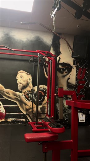 Chopped Connor mcgreggor in the background #bodybuilding #gym #bodybuilder #strength #real