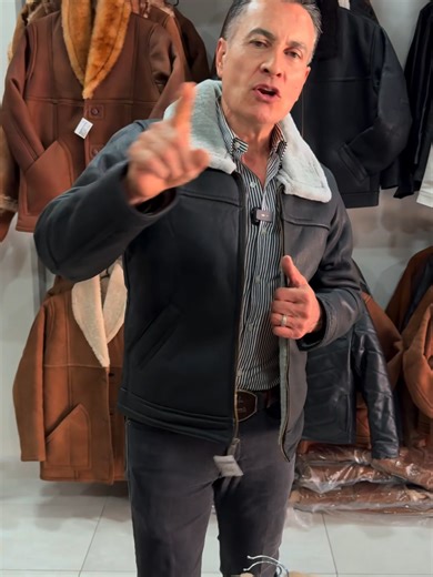 ¿Frío, viento o estilo que impone?🔥 En El Malcreado tenemos la chamarra perfecta para cualquier clima y en cualquier tipo de piel. Avestruz, python, res, cocodrilo y más… Tú eliges la piel. Nosotros creamos la pieza. 👑 #chamarras #malboro #piel #ropa #fyp