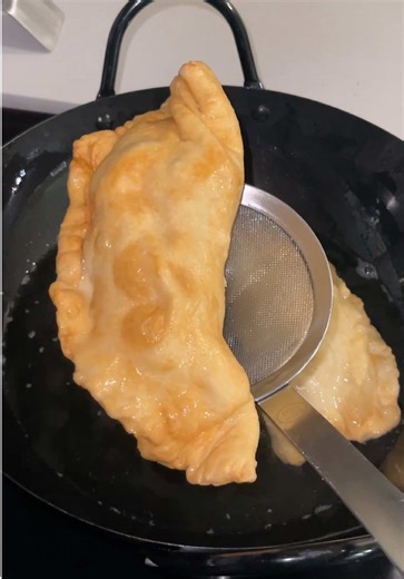 Crispy Fried Egg Pies No One Told You About… Ingredients: •2 1/3 cups all-purpose flour (same as soft flour) •1 cup water room temperature •2 tablespoons unsalted butter, softened •1 tablespoon lemon juice •1 teaspoon pink salt or sea salt •1 teaspoon sugar Instructions: 1.\tIn a large bowl, combine the flour, salt, butter, lemon juice, and warm water. 2.\tMix until a dough forms, then knead lightly until smooth. 3.\tCover and let the dough rest for about 15–20 minutes. 4.\tDivide the dough into