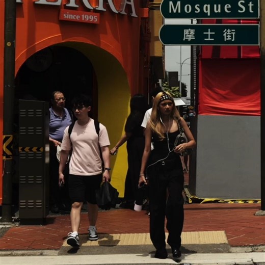 Singapore Street Photography - Leica M240 colors