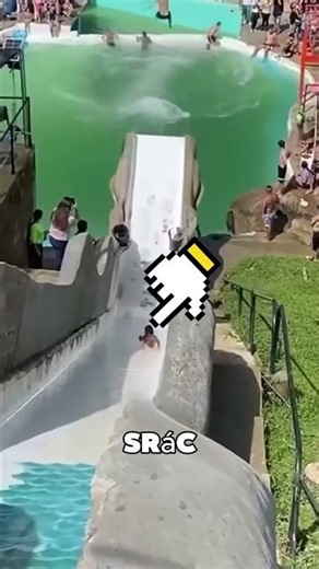 Ez a gyerek megmutatta mindenkinek, hogyan kell lecsúszni a csúszdán 🤯