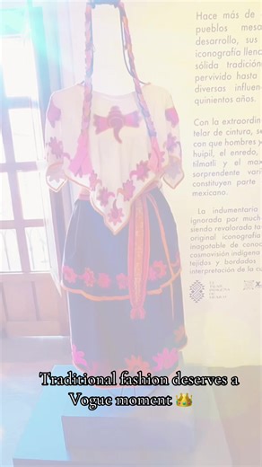 An incredible exhibition celebrating traditional dresses and regional attire from Veracruz and different states across Mexico 🇲🇽✨ From intricate embroidery to vibrant textiles and handcrafted details, every piece reflects generations of history, artistry, and cultural identity. Using Madonna’s iconic “Vogue” sound gives these stunning garments the runway moment they absolutely deserve. Many traditional Mexican outfits are deeply connected to indigenous communities, local celebrations, climate,