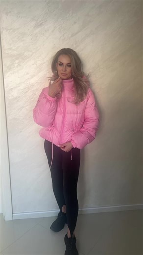 Відео користувача queen_makeyourday (@queen_makeyourday) з композицією «Neon Tears - Soul Lab Records»