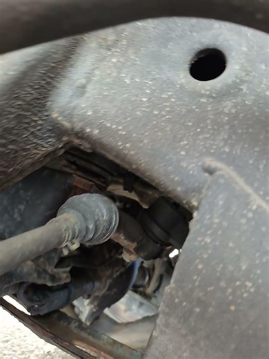 What a worn #tierod end looks and sounds like on lifted 2011+ GM HD trucks