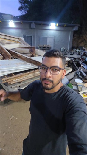 Venta de garaje: andamios, láminas perforadas y marcos de puerta usados