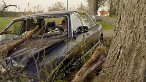 GZSZ-Folge 8308 vom 1. Juli 2025 auf RTL+: Auf der Flucht ereignet sich ein dramatischer Unfall