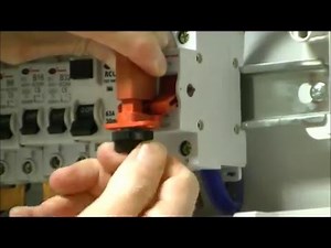 Safe isoloation of a single-phase consumer unit