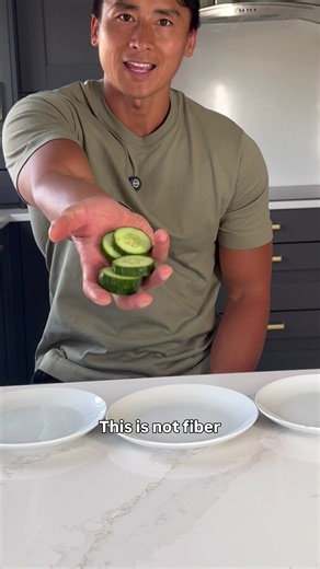 Not getting 25g of fiber a day? That’s why fat loss feels like a fight. Fiber keeps you fuller for longer, stabilises blood sugar, lowers insulin, and feeds the gut bacteria that support your metabolism. Skip it and you’re working twice as hard for half the result. Here are 5 high-fiber foods to start adding in 👇 🟢 Frozen peas, a handful = ~8g fiber for only ~130 cals. Into soups, bowls, or straight on your plate. 🥑 half an Avocado = ~7g fiber. With eggs on toast or thrown into a salad. 🌱 2 