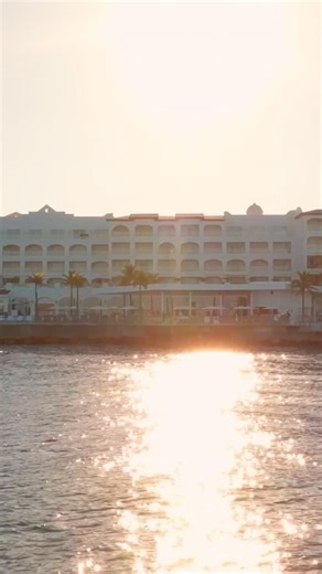 Golden hour… but make it fine dining. ✨At Cozumel Palace, all-inclusive reaches new heights — where elevated cuisine meets island warmth and that signature Caribbean glow. 🌴🍽️ #CozumelPalace | Cozumel Palace