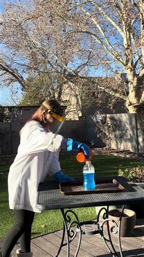 Chemical Reaction of elephant toothpaste
