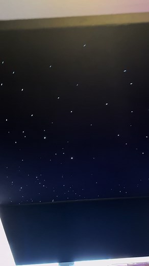 Dynamic Indoor Performance by UK Rapper Cap3