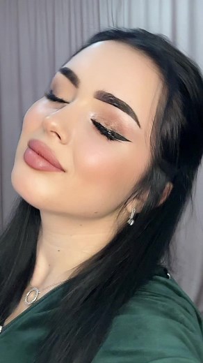 Glamorous Makeup Tutorial for Elegant Looks