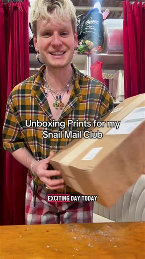 Proper chuffed with the way all of the printed materials turned out for the November letter of my snail mail club Icons Only Art Society. Every month I create a collection of original artwork inspired by an Icon of the Month from pop culture — this month features the one and only @Anna Delvey. Anna and I did an exclusive Icons Only interview & a polaroid shoot for this month’s letter… talk about iconic. Anna Delvey letters will hit the post office before Thanksgiving, & make sure to subscribe to