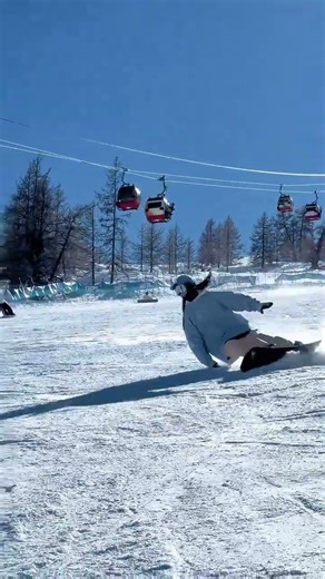 It s so scary under the red every day #Skiing girl#Engraving slippery girls#Everything goe