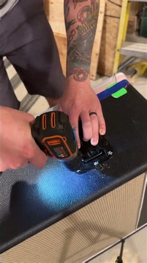 Upgrade your 2x12 combo amp with spring-loaded handles and caster wheels