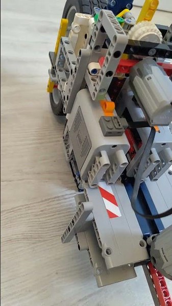 Prototype of an automatic lego machine gun