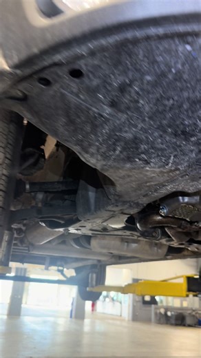 USPS DOESNT DRIVERS DO NOT KNOW HOW TO DRIVE 🤣🤣what and how did you big something that would crack the pan?!🫠#MechanicLife #fail #ForTheTechs #trend #mechanic