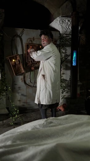 ✨ Magnus Hirschfeld – ein Pionier der LGBTQ Bewegung 🌈 Als Arzt, Sexualforscher und Aktivist gründete er 1897 in Berlin das erste „Wissenschaftlich-Humanitäre Komitee“ – lange bevor „Queer Rights“ weltweit diskutiert wurden. Sein Einsatz für die Rechte von Homosexuellen und Transpersonen macht ihn zu einer Ikone der Queer Geschichte. 📍 Heute erinnern Statuen, Straßennamen und das Magnus-Hirschfeld-Centrum in Berlin an seinen Mut, Gleichberechtigung und Sichtbarkeit zu fordern. 👉 Erfahre in di