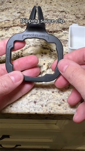 This dip clip for the car is such a useful gadget