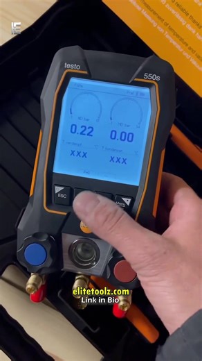 TESTO 550s Digital Manifold Kit - Link in Bio☝️ This testo device is used to measure and analyze pressure, temperature, and vacuum data. The kit includes a digital manifold with a high-resolution, backlit display that shows real-time measurements of pressure, temperature, and superheat/subcooling. It also includes a set of temperature probes, a vacuum probe, and hoses with quick-release couplings for easy connection to the system. The digital manifold can store up to 60 refrigerant profiles and 