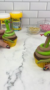 1.8M views · 20K reactions | Cup- snakes  I made these for Wilton Cake Decorating to celebrate the Lunar new year 療❤️ #yearofthesnake #cupcakes #cakedbyrach #cakedecorating #cakeart #snake #cupcakedesign #wiltoncakes | Caked By Rach | Facebook