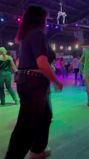 Took 2-4-4 on the floor a lil too serious 🧐 @dezjune #linedancing #4onthefloor #honkytonkheat #cowboysdancehall #dance