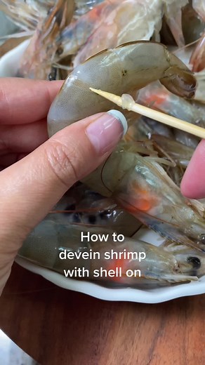How to Devein Shrimp with Shell On - Easy Cooking Hacks