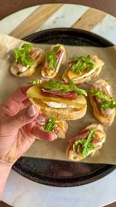 Crowning this one our new fall favorite 👑 Toasted crostini with melty Brie, apple, fig jam, prosciutto and honey 🍯 Recipe- 1 French baguette 1 Brie round 1 apple 2 Tbsp fig jam 3 slices prosciutto Arugula Honey Slice your French baguette and place on baking sheet. Top with sliced Brie and place in 375F degree oven for 8-10 minutes, until Brie is soft and melty. Add sliced apple, fig jam, prosciutto, arugula and a drizzle of honey. Voila! The quickest, most delicious holiday appetizer guarantee