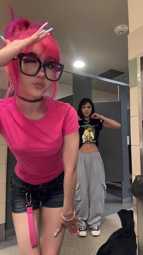 movie theatre koompa 😛@♠️ #fyp #viral #dances #xyzbca #fashion | dance