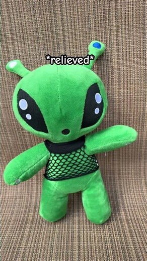 Taking my ikea alien to the pool! :3 (part 1)