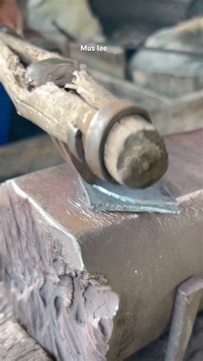 Manual blacksmith magete tip cutting