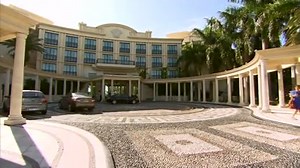 Nestled between the Pacific Ocean and the Gold Coast Broadwater, Palazzo Versace is ‘a destination within a destination’. A waterfront setting, spectacular architecture, Italian furnishings, extraordinary service and an ambience of pure glamour. Palazzo Versace is everything you would expect from the world’s first fully fashion-branded hotel; home to three award winning restaurants, famed day spa with fitness studio, Versace Boutique, private marina and meeting and event facilities that are desi