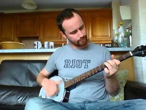 Clawhammer banjo in G minor tuning