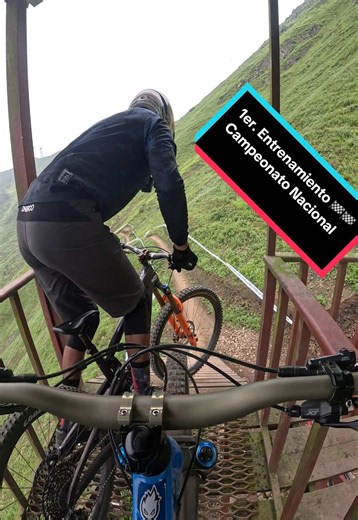 1er. Día de entrenamientos oficiales en lo que será el cierre del campeonato nacional de DH en Perú 🇵🇪 siguiendo a @aisker #mtb #gopro #carrera #mtblife #bicicleta
