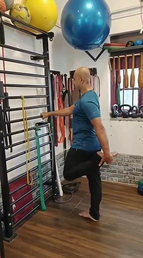Standing One-Leg Quadriceps Stretch