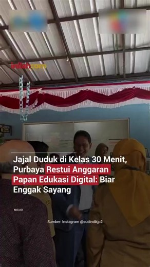 Menteri Keuangan Purbaya Yudhi Sadewa tak ragu turun langsung ke lapangan demi memastikan uang rakyat dipakai tepat sasaran. Purbaya menyempatkan diri ikut duduk di bangku kelas bersama para siswa untuk melihat dari dekat efektivitas penggunaan Interactive Flat Panel (IFP) atau papan edukasi digital di sejumlah sekolah di Jakarta, Rabu (12/8/2026). Langkah ini diambil Purbaya untuk menguji langsung efektivitas fasilitas pembelajaran digital yang menjadi bagian dari program Presiden Prabowo Subia