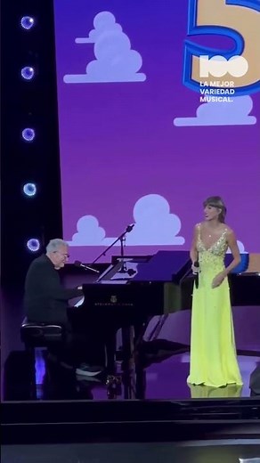 Taylor Swift BRILLA cantando por sorpresa en el preestreno de Toy Story 5