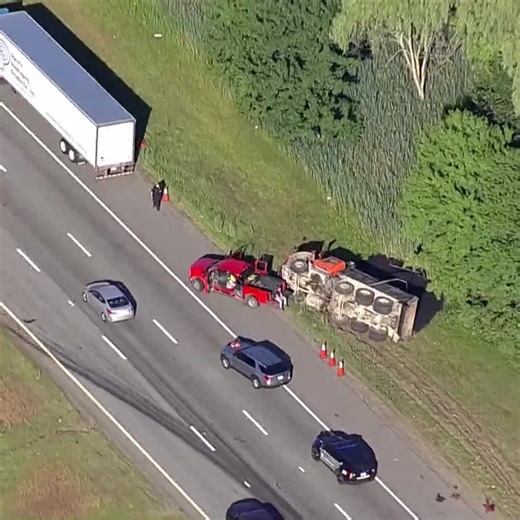 Traffic Alert: A dump truck and several other vehicles were involved in a rollover crash on I-495 in Chelmsford. http://www.wcvb.com/article/dump-truck-crash-interstate-495-chelmsford-massachusetts/65474379 | WCVB Channel 5 Boston