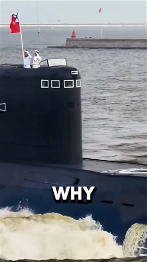 Why Russian Submarines Have Windows but American Ones Don’t