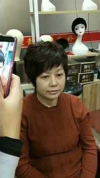 White hair touches children's hearts, like mother's smile.